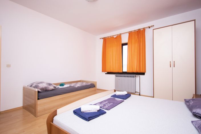 Image No.3-6 Bed House for sale
