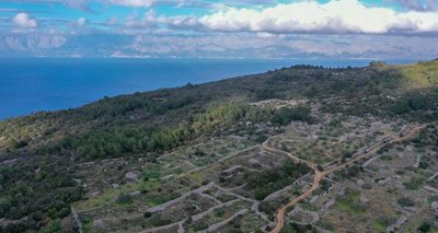 izuzetno-zemljiste-s-uvjetima-gradnje-10560-m-hvar-gdinj_4