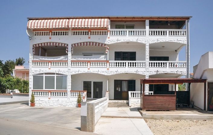 Image No.19-7 Bed House for sale