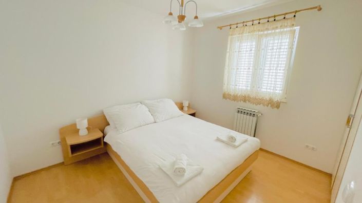 Image No.13-17 Bed House for sale