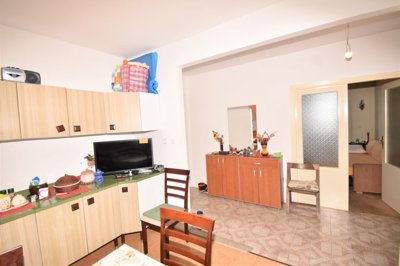 prilika-komforan-stan-s-vrtom-i-garazom-sibenik-baldekin_10