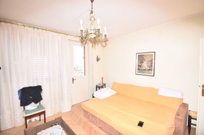 prilika-komforan-stan-s-vrtom-i-garazom-sibenik-baldekin_13