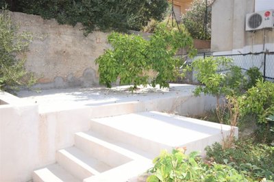 prilika-komforan-stan-s-vrtom-i-garazom-sibenik-baldekin_5