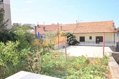 prilika-komforan-stan-s-vrtom-i-garazom-sibenik-baldekin_6