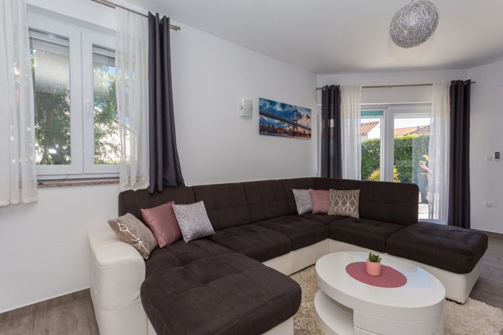 Image No.17-9 Bed Villa for sale