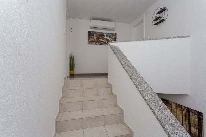 Image No.4-9 Bed Villa for sale