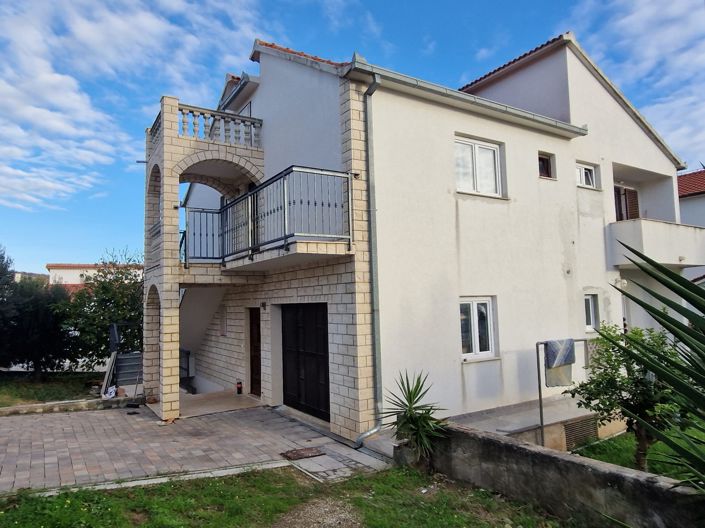 Image No.2-6 Bed House for sale