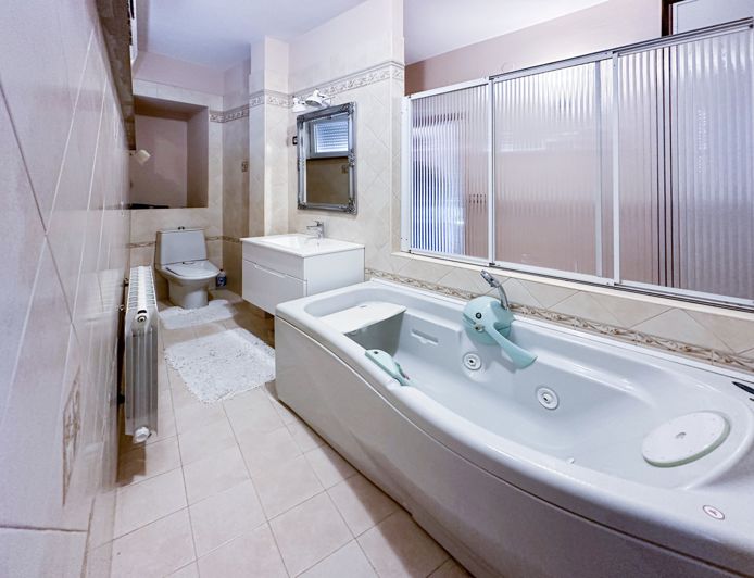 Image No.11-8 Bed Villa for sale