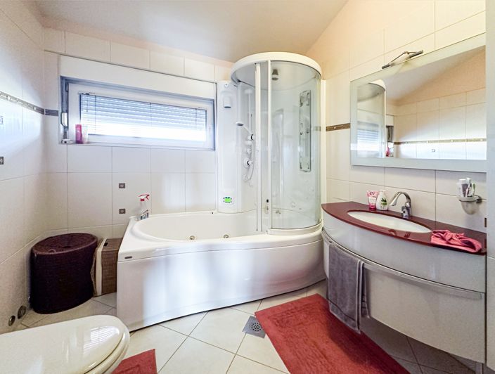 Image No.5-8 Bed Villa for sale