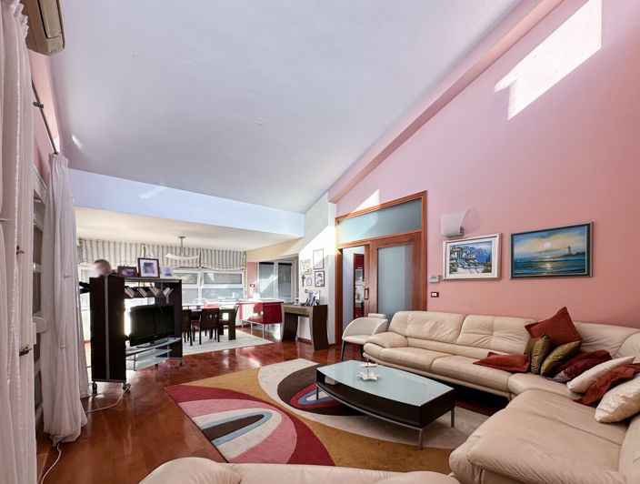 Image No.8-8 Bed Villa for sale
