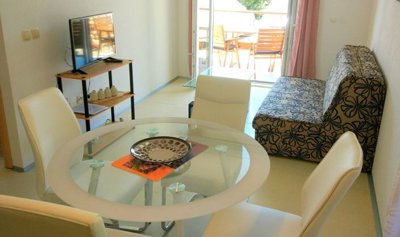 samostojeca-kuca-s-apartmanima-blizu-plaze-grebastica-270-m2_1