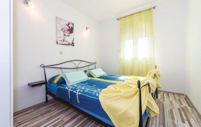 samostojeca-kuca-s-apartmanima-blizu-plaze-grebastica-270-m2_10