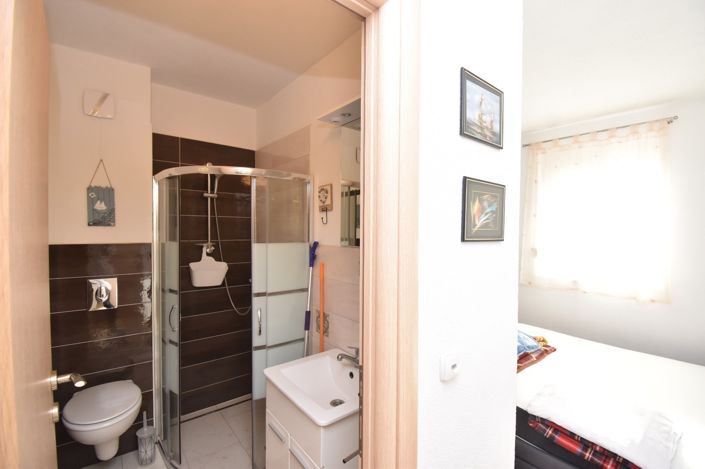Image No.12-8 Bed House for sale