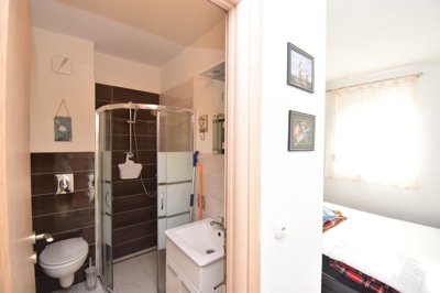 samostojeca-kuca-s-apartmanima-blizu-plaze-grebastica-270-m2_12