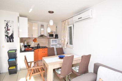 samostojeca-kuca-s-apartmanima-blizu-plaze-grebastica-270-m2_14