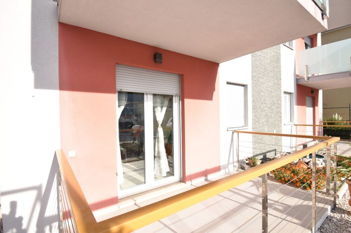 Image No.16-8 Bed House for sale