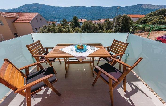 Image No.3-8 Bed House for sale