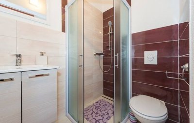 samostojeca-kuca-s-apartmanima-blizu-plaze-grebastica-270-m2_4