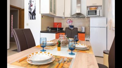 samostojeca-kuca-s-apartmanima-blizu-plaze-grebastica-270-m2_5