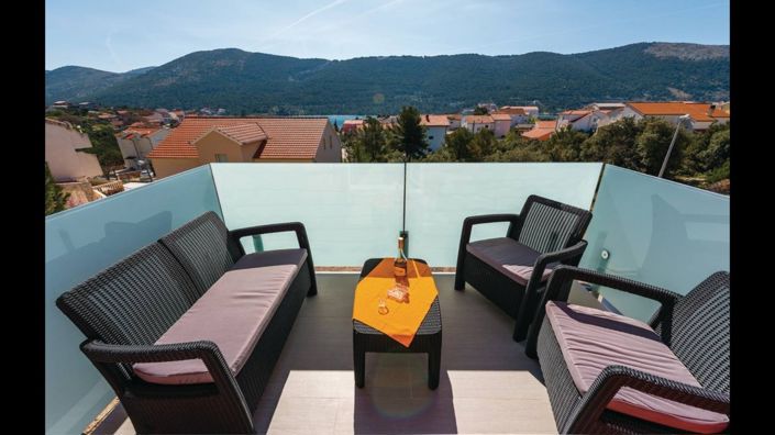 Image No.6-8 Bed House for sale