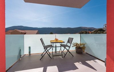 samostojeca-kuca-s-apartmanima-blizu-plaze-grebastica-270-m2_8