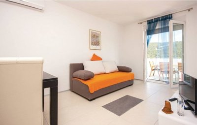 samostojeca-kuca-s-apartmanima-blizu-plaze-grebastica-270-m2_9