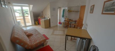 kuca-sa-uhodanim-restoranom-prvi-red-do-mora-silba_12