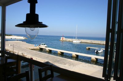 kuca-sa-uhodanim-restoranom-prvi-red-do-mora-silba_7