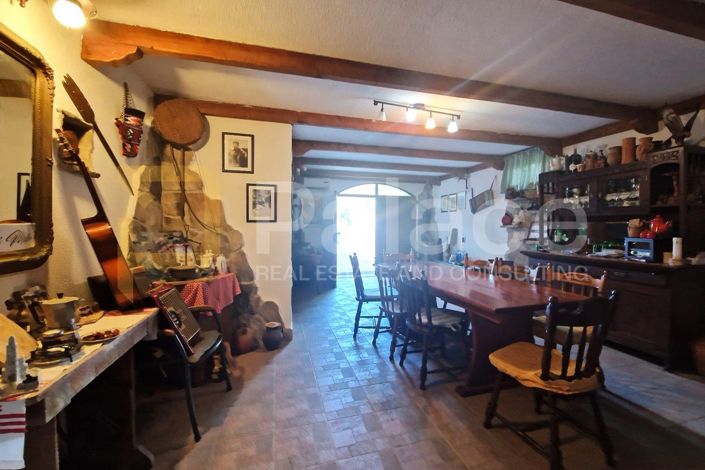 Image No.16-6 Bed House for sale