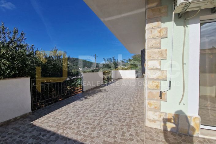 Image No.18-6 Bed House for sale