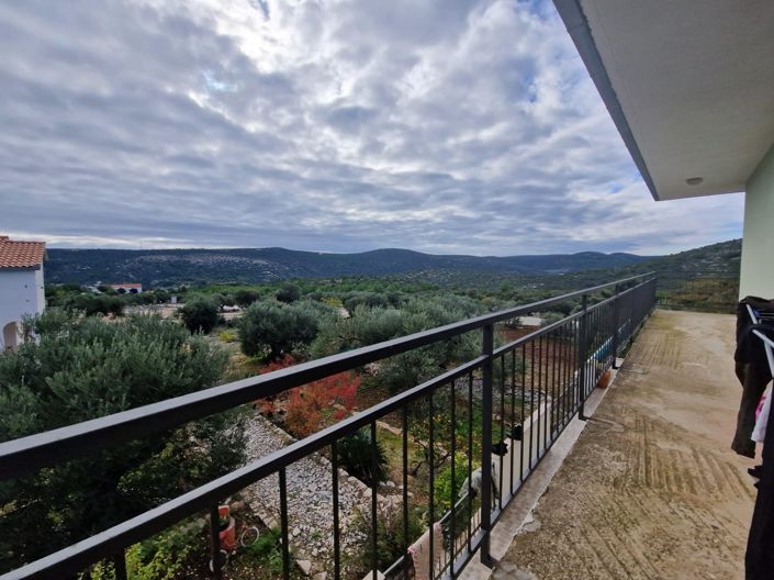 Image No.9-6 Bed House for sale