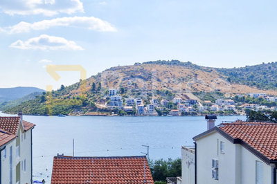 dvosoban-stan-s-pogledom-na-more-rogoznica-65-m2_10