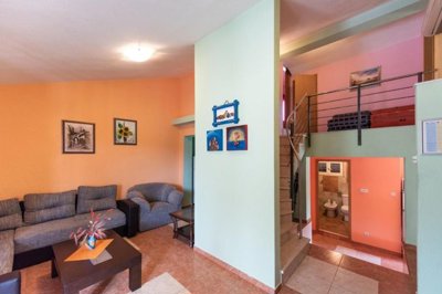predivna-vila-s-apartmanima-i-s-bazenom-vinisce_15