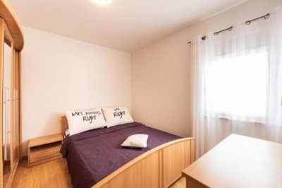 predivna-vila-s-apartmanima-i-s-bazenom-vinisce_5