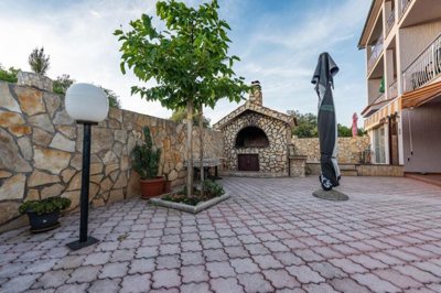 predivna-vila-s-apartmanima-i-s-bazenom-vinisce_7