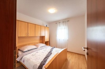 predivna-vila-s-apartmanima-i-s-bazenom-vinisce_9