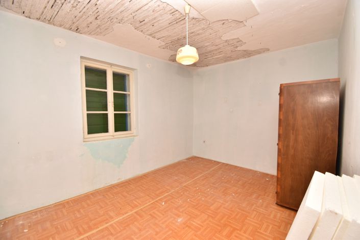 Image No.11-3 Bed House for sale