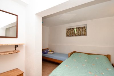 stan-u-kuci-na-obali-sa-tri-uhodana-apartmana-tribunj_8