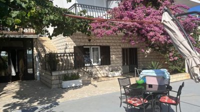 trogir-predivna-kuca-s-10-apartmana-prilika_3