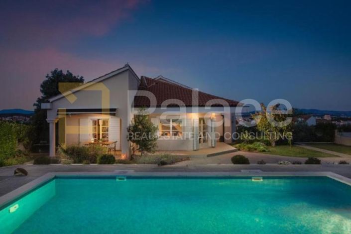 Image No.2-7 Bed House for sale