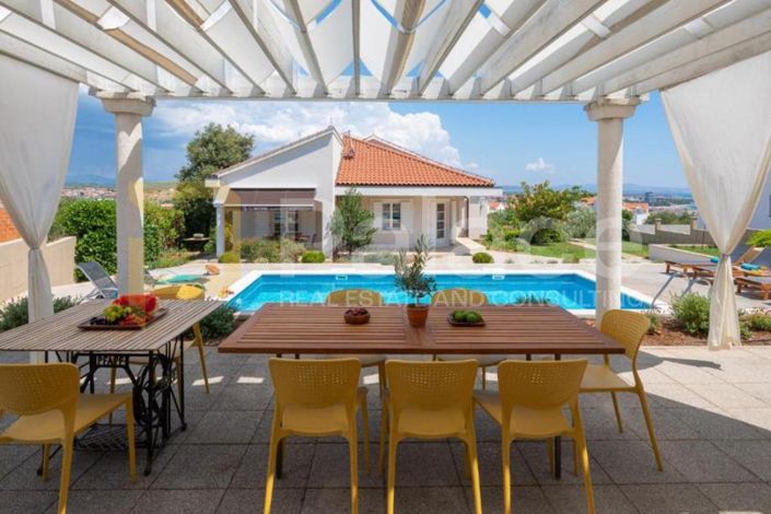 Image No.5-7 Bed House for sale