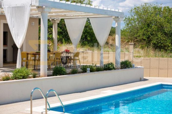 Image No.6-7 Bed House for sale