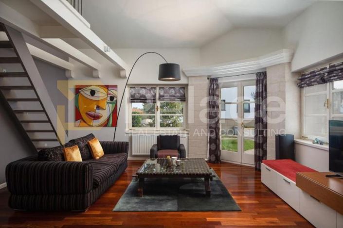 Image No.8-7 Bed House for sale