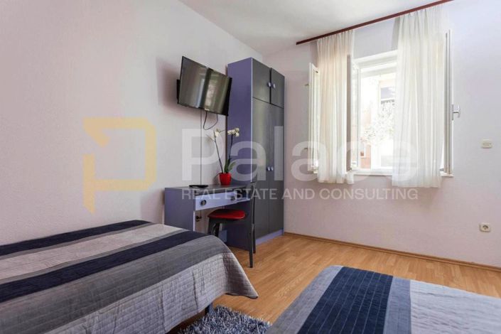 Image No.5-10 Bed House for sale