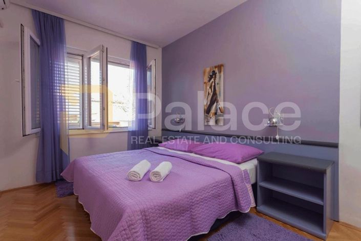 Image No.6-10 Bed House for sale