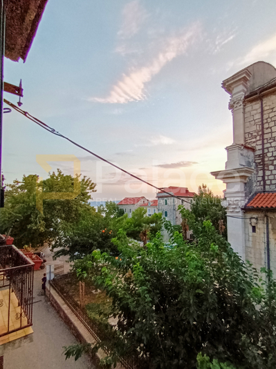 Image No.12-6 Bed House for sale