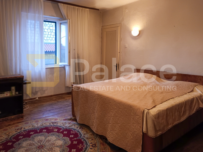 Image No.13-6 Bed House for sale