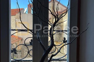 1 - Stari Grad, House