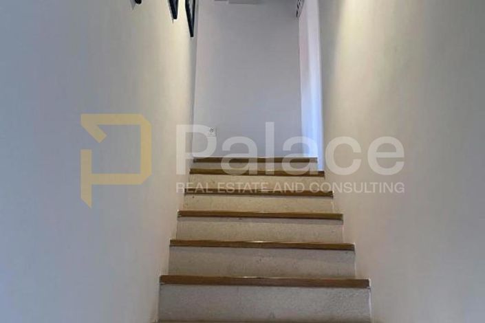 Image No.20-5 Bed House for sale