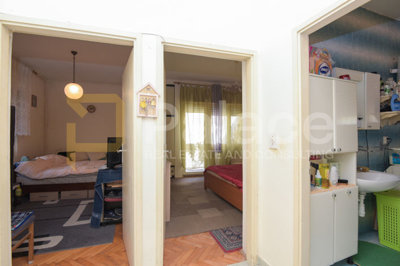 kuca-s-tri-stana-na-odlicnoj-lokaciji-u-gradu-sibenik_11
